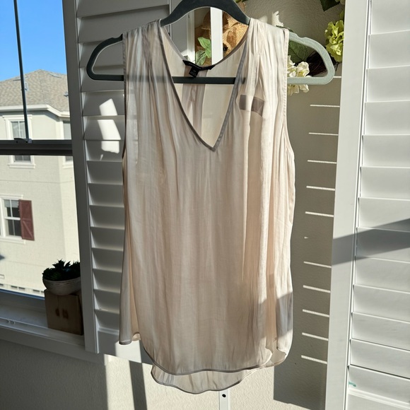 Banana republic size medium. - Picture 7 of 16